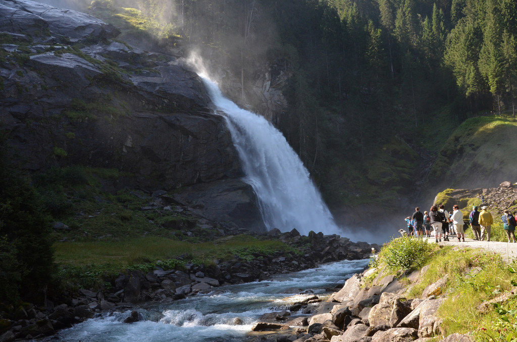 Für den diesjährigen ARGE ALP-Preis werden Projekt gesucht, bei denen die nachhaltige Nutzung der Ressource Wasser im Mittelpunkt steht.